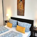 Schöne 2-Zimmer-Parterre Wohnung WF