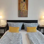 Schöne 2-Zimmer-Parterre Wohnung WF